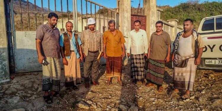 تسليم موقع مشروع إعادة تأهيل الوحدة البيطرية بحوف بالمهره