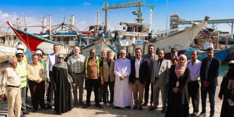 تسليم  موقع مشروع إنشاء رصيف الدوكيارد السمكي بعدن