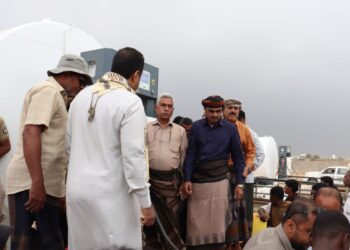 السقطري يدشن محطة لشركة النفط في سقطرى