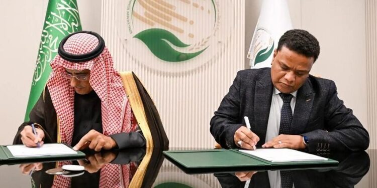 توقيع اتفاقية تعاون لدعم صغار مربي الثروة الحيوانية وإنتاج الغاز الحيوي بسقطرى