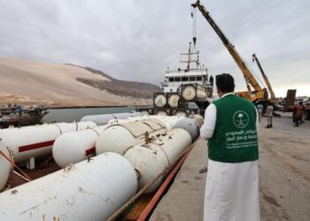 وصول الدفعة الأولى من الغاز المنزلي إلى أرخبيل سقطرى