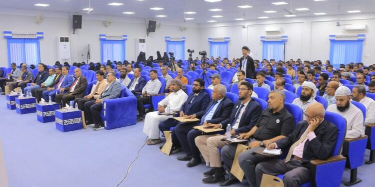 جامعة سيئون تنظم ندوة علمية حول التحول الرقمي في قطاع الأعمال