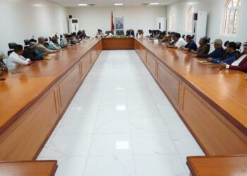 تنفيذي شبوة يناقش تقارير الأداء ويقر آليات لتعزيز التنمية والانضباط المؤسسي