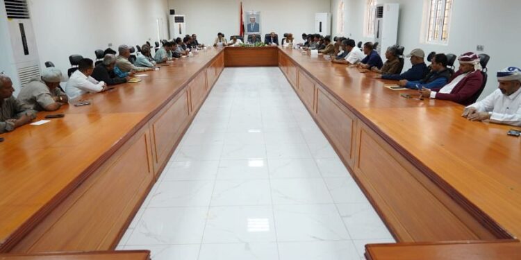 تنفيذي شبوة يناقش تقارير الأداء ويقر آليات لتعزيز التنمية والانضباط المؤسسي