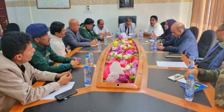 اللجنة الوطنية للتحقيق تلتقي قيادات شبوة وتزور السجن المركزي