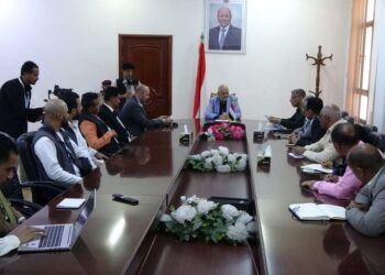 محافظ تعز يبحث  تدخلات مؤسسة رحمة  في القطاعات ذات الأولوية