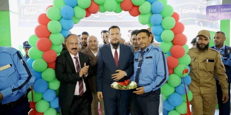 العمري وشيخ يفتتحان مركز الفحص الدوري للمركبات بعدن