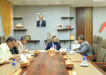 محافظ عدن يناقش دور هيئة المواصفات   في ضبط الجودة وحماية المستهلك