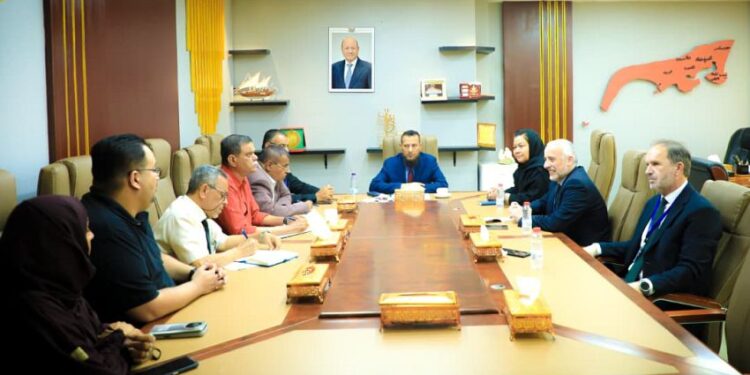 محافظ عدن يبحث مع برنامج الأمم المتحدة للمشاريع توسيع مجالات التعاون التنموي