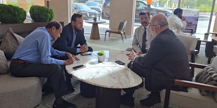 محافظ عدن يبحث مع اليونسكو تعزيز التعاون ودعم قطاعي التعليم والثقافة