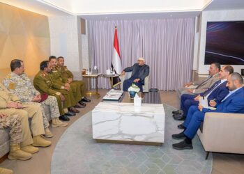 طارق صالح يطّلع على الوضع العملياتي في الجبهات والمحاور