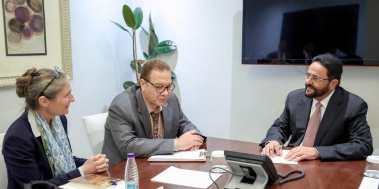 العرادة يؤكد أن التحديات الراهنة تتطلب تضافر الجهود الوطنية وتعزيز الدعم الدولي