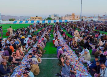 السلطة المحلية و  القوات المشتركة  تقيمان مأدبة إفطار جامعة في عتق بشبوه