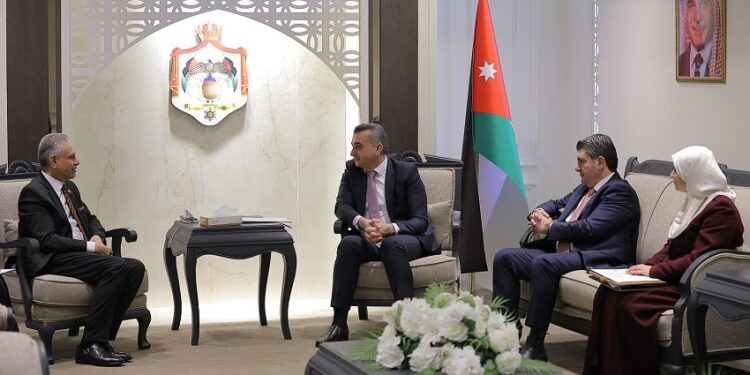 فقيره يبحث مع رئيس لجنة الخارجية في البرلمان الأردني تعزيز التعاون البرلماني