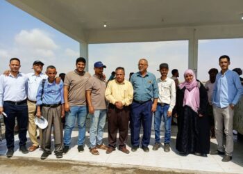 رئيس هيئة مصائد خليج عدن يفتتح مركز الإنزال السمكي في   قعوة بالبريقة