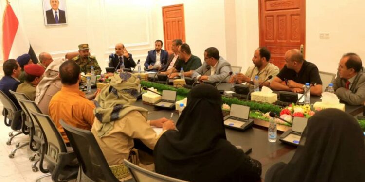 اللجنة الوطنية للتحقيق تلتقي قيادات  مارب تزور السجن الاحتياطي