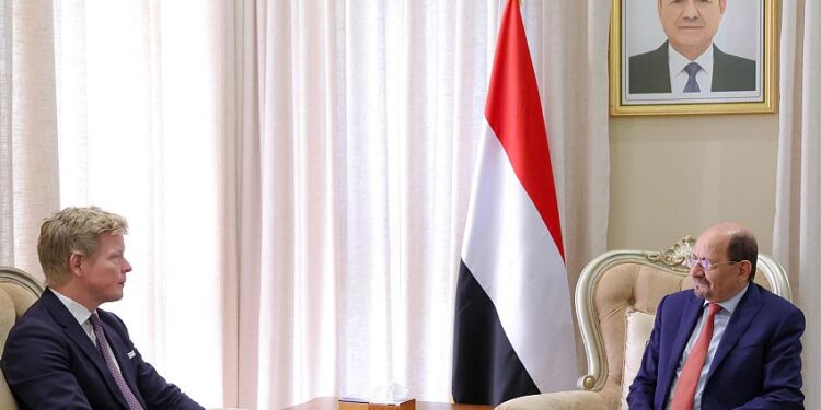 رئيس الوزراء للمبعوث الاممي:علي الامم المتحده الزام الحوثيين  بتنفيذ التزاماتهم