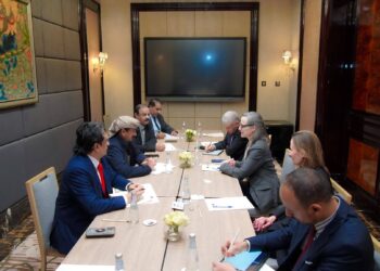 محافظ شبوة يبحث مع فريق المبعوث الأممي جهود دعم الاستقرار والسلام