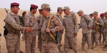 قيادات القوات المسلحه في جبهات القتال لتهنئه المرابطين بالعيد