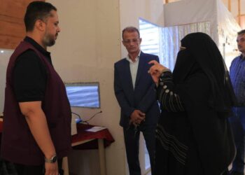 ابو سهيل يدشن فحص السماعات لفئة الصم بعدن