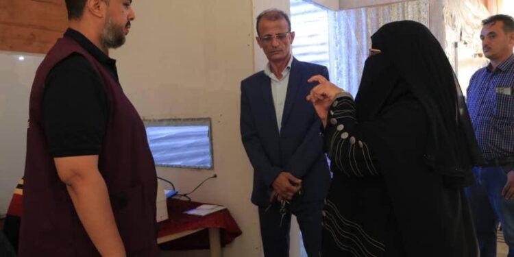 ابو سهيل يدشن فحص السماعات لفئة الصم بعدن