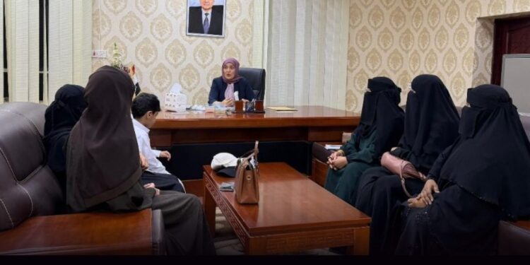 المقطري تناقش مع رابطة أمهات المختطفين في عدن ملف المخفيين قسرا