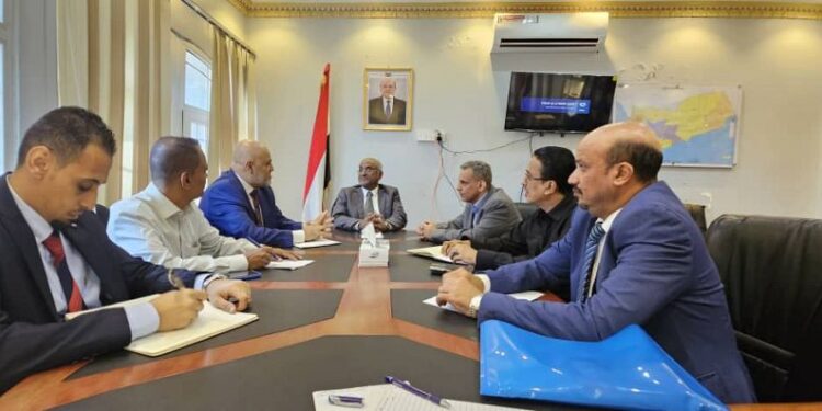 باسلمه يؤكد أهمية تكامل الجهود بين الوزارة والسلطة المحلية بتعز