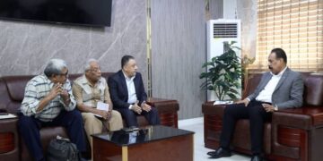 وزير الأشغال يناقش مع قيادة محلية أبين عدداً من المشاريع الخدمية والتنموية