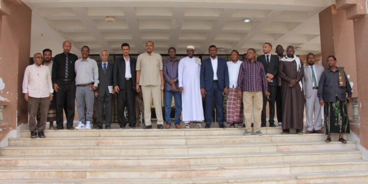 وكيل حضرموت  يبحث مع  السفير الصومالي تعزيز التعاون التجاري والاقتصادي