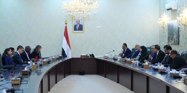 فريق حكومي يناقش مع وفد البنك الدولي  توسيع الدعم الخدمي والاقتصادي والتنموي