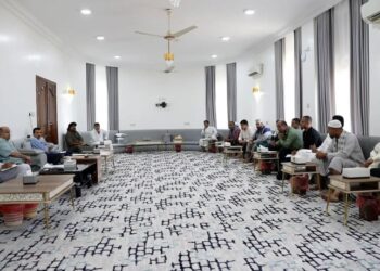 محافظ حضرموت يناقش أسباب تعثر مشروع مستشفى بويش