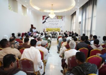 محافظ حضرموت يشهد الأمسية الرمضانية السنوية ويستعرض خطط الخدمات والتنمية