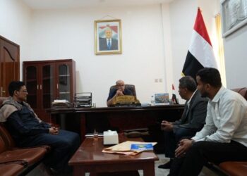 الخنبشي يطلع على سير العمل في جمارك الوديعة ويشدّد على استقرار الإمدادات النفطية بحضرموت