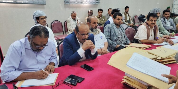 لجنة المناقصات في شبوة تفتح مظاريف مناقصات 7 مشاريع خدمية وتنموية