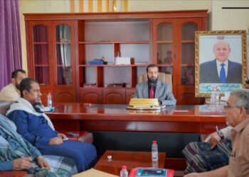 محافظ أبين يشدّد على رفع كفاءة تحصيل الإيرادات وفق النظام والقانون