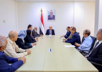 رئيس الوزراء يطلع على سير العمل بوزارة الخارجية  ويجتمع برؤساء الدوائر