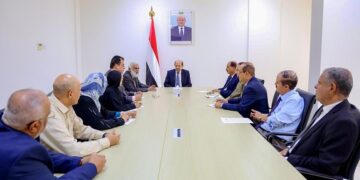 رئيس الوزراء يطلع على سير العمل بوزارة الخارجية  ويجتمع برؤساء الدوائر