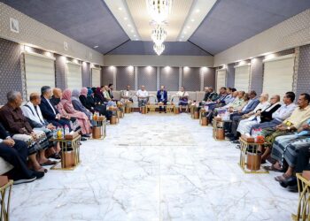 رئيس الوزراء يؤكد ان إصلاح التعليم ركيزة أساسية للتعافي الوطني