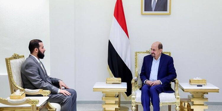 رئيس الوزراء يلتقي محافظ أبين الجديد ويؤكد تكامل الجهود للنهوض بالمحافظة