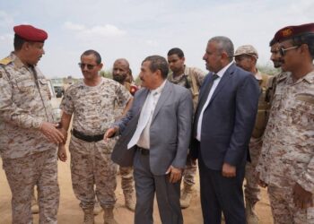 محافظ حجة يشدد على رفع الجاهزية للتعامل مع أي تصعيد حوثي