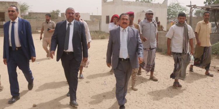 محافظ حجة يزور أهالي ضحايا مجزرة مائدة الإفطار بحيران