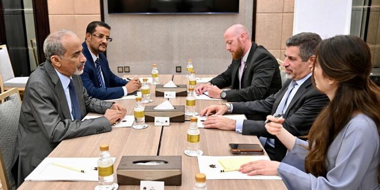 الصبيحي يبحث مع السفير الأمريكي  جهود ردع التهديدات الإرهابية في المنطقة