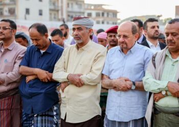 قيادات الدوله و الوزراء والمحافظين يؤدون صلاة عيد الفطر مع المواطنين