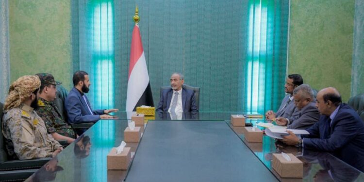 الصبيحي يشدد على مضاعفة تقديم الخدمات للمواطنين في أبين