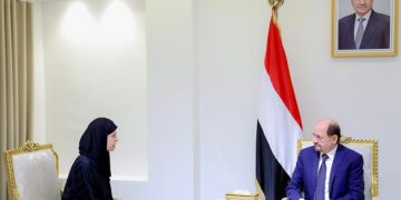 رئيس الوزراء يبحث مع  بعثة الصليب الأحمر  ملف الأسرى والمختطفين