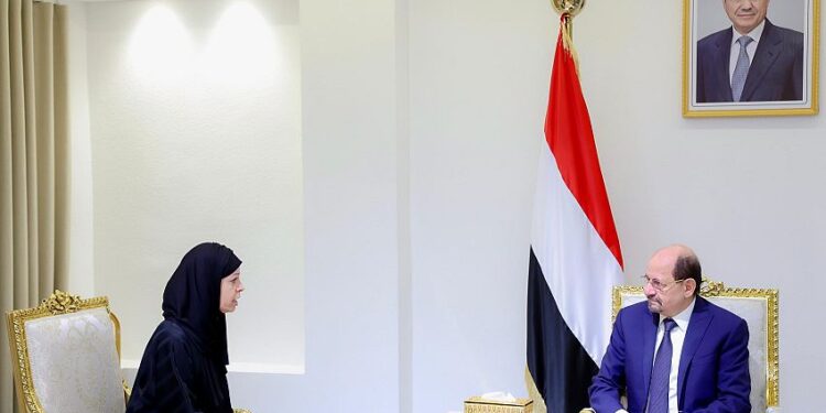 رئيس الوزراء يبحث مع  بعثة الصليب الأحمر  ملف الأسرى والمختطفين