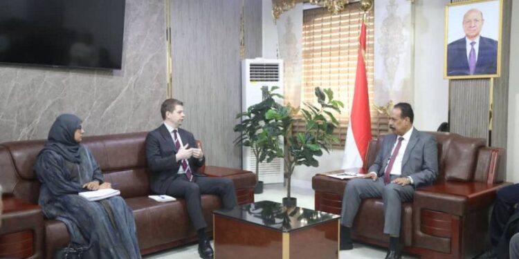 وزير الأشغال العامة يبحث مع مكتب المبعوث الأممي دعم مشاريع الطرق