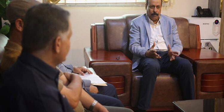 لقاء يناقش مشاريع قطاع الطرق في مديريات يافع