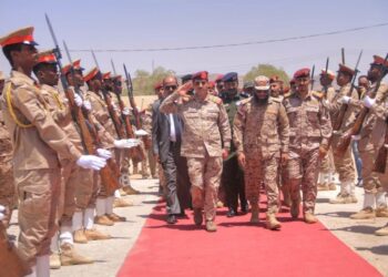 وزير الدفاع يطلع على جاهزية المنطقة العسكرية الأولى