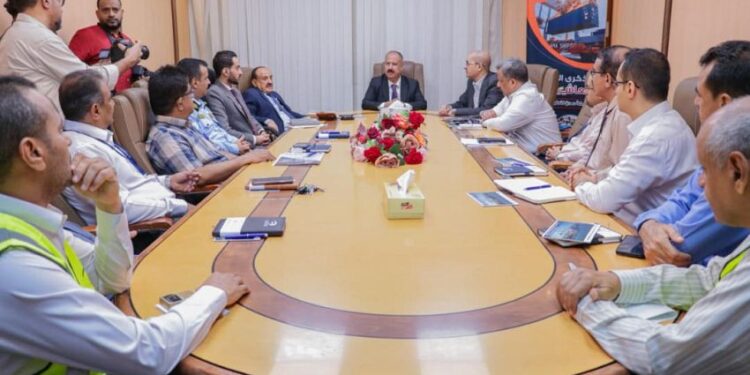 وزير النقل يناقش سير نشاط محطة الحاويات – كالتكس